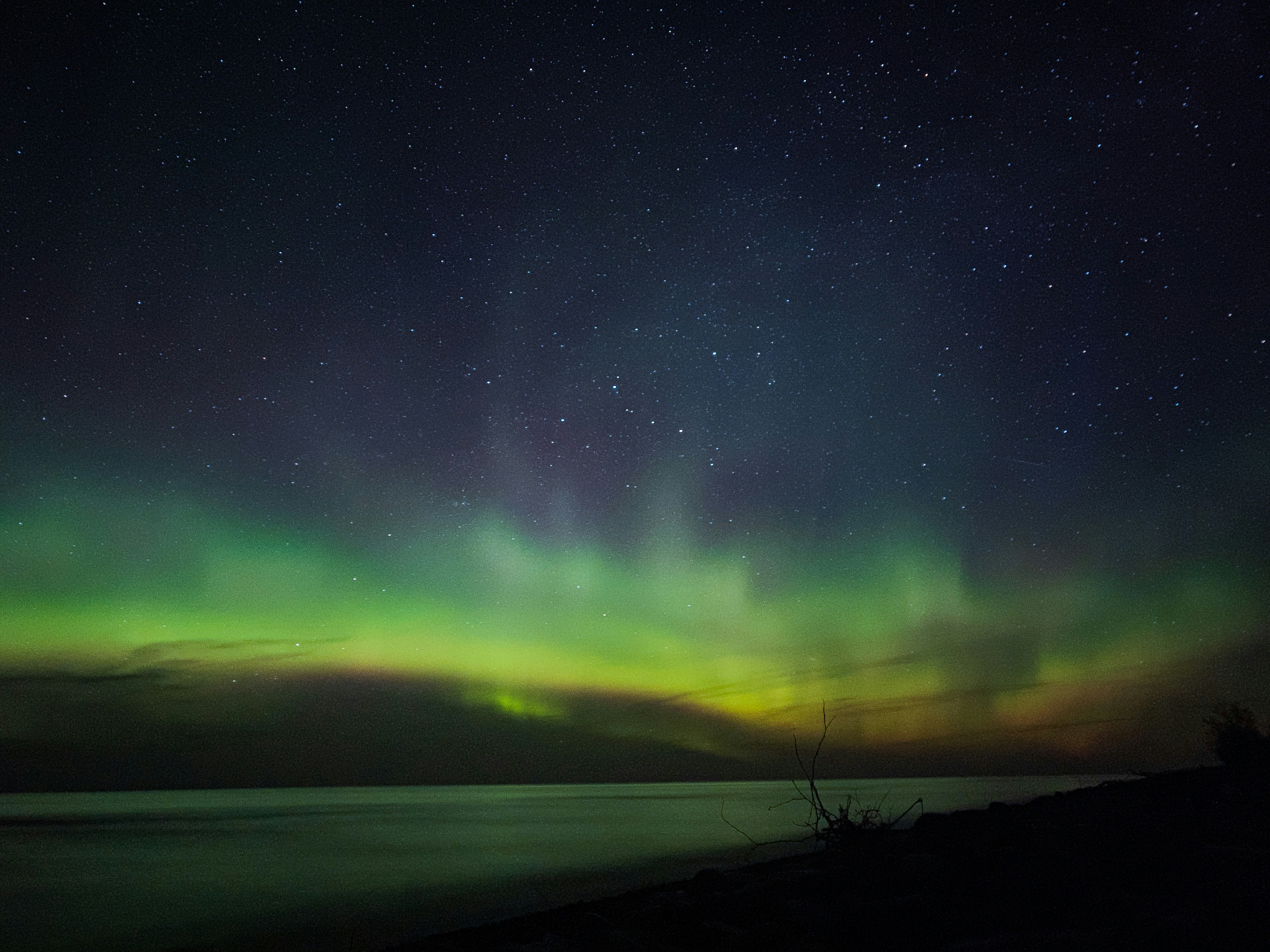 green aurora lights during night time